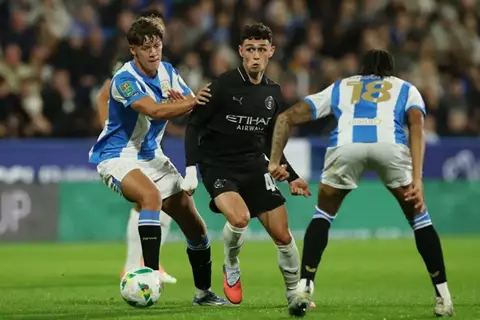  في ليلة تألق فودين.. مانشستر سيتي يواصل رحلة كأس كاراباو بالفوز على هدرسفيلد 